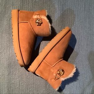 Ugg mini bailey button